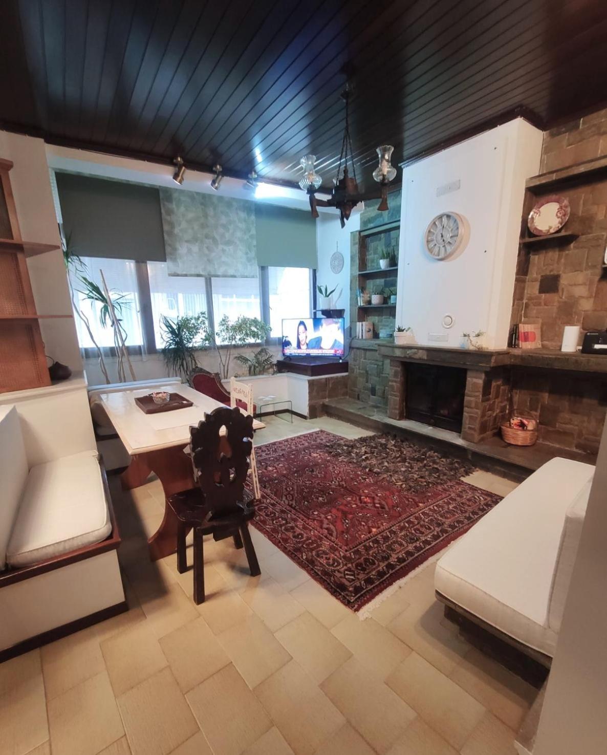 Johnny'S Loft Lägenhet Agrinio Exteriör bild